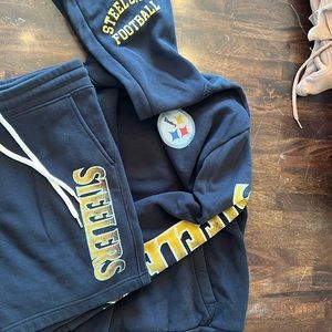 Hollister NFL apparel men’s hoodie and sweatpants shorts.